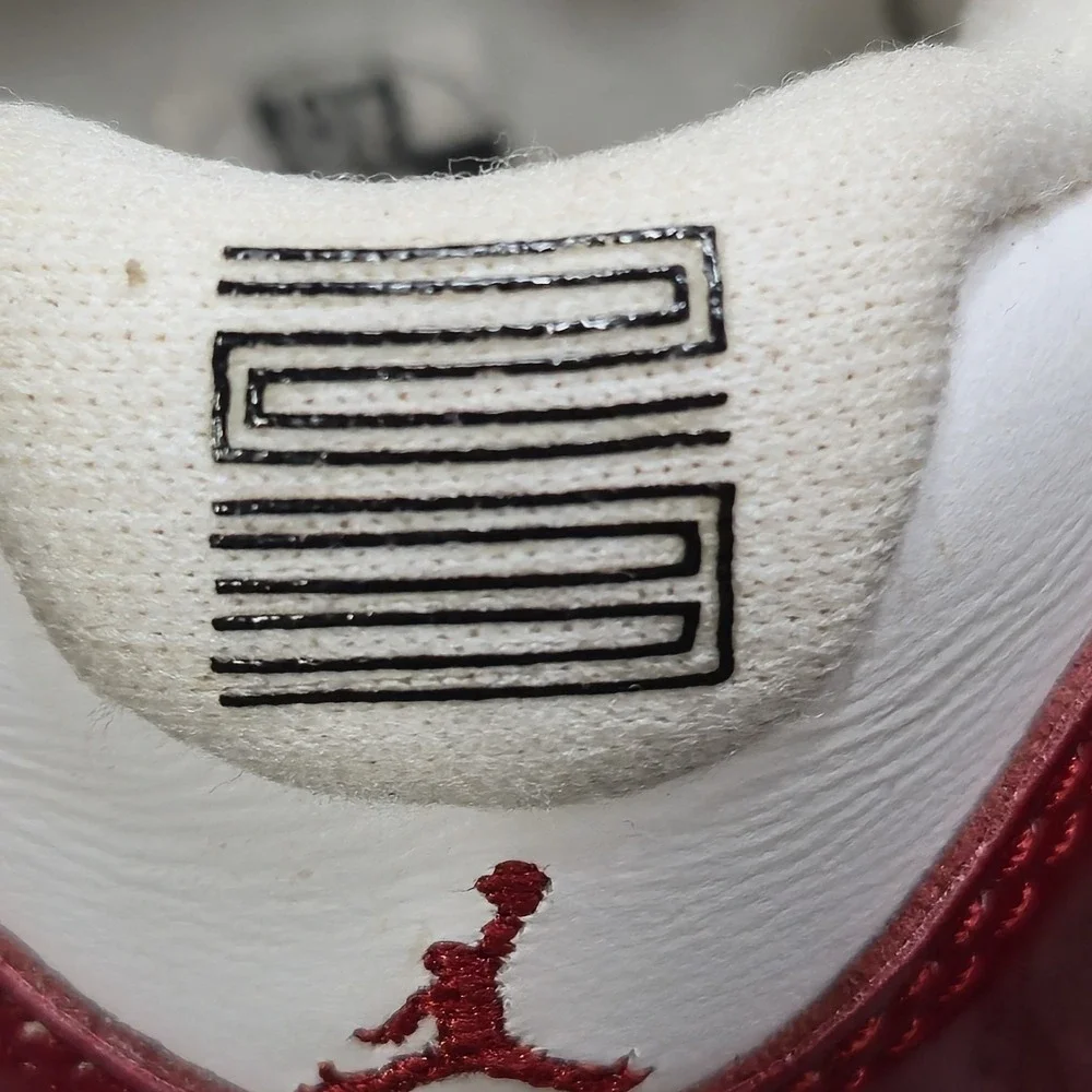Air Jordan‎ 11 Retro Low Cherry 2016 White Red 528896-102 Size 7Y GS Women 8.5